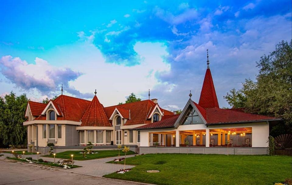 Hotel Castel Sfantu Gheorghe  Exterior photo
